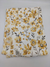 Load image into Gallery viewer, Hooded Towel - daffodil Garden
