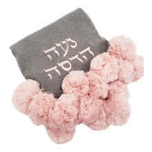 Load image into Gallery viewer, Pompom Blanket - Pink
