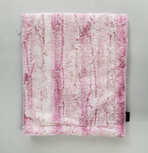 Load image into Gallery viewer, Minky Blanket Boa Wave Fuchsia
